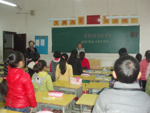 現(xiàn)外象湖校區(qū)開展“關(guān)愛生命，文明出行”交通安全教育主題活動