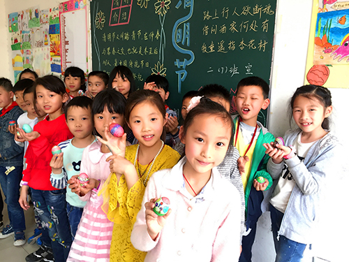 南昌現(xiàn)代外國語學校(象湖校區(qū))開展“清明節(jié) 手繪彩蛋”主題教育活動
