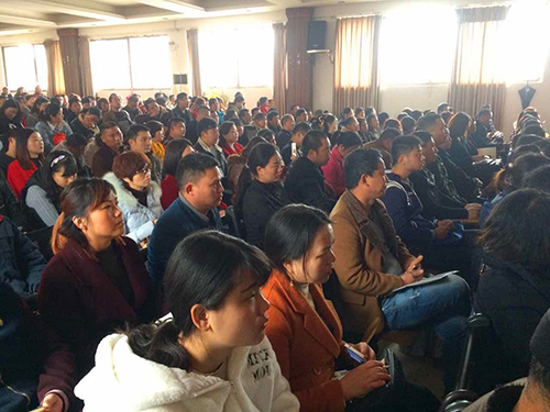 南昌現(xiàn)代外國語學(xué)校(象湖校區(qū))組織召開六年級小升初信息采集暨網(wǎng)上報(bào)名家長會(huì)
