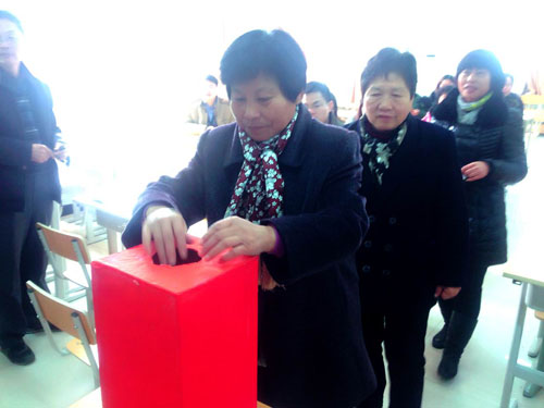 現(xiàn)外象湖校區(qū)認(rèn)真開(kāi)展了2015年度評(píng)優(yōu)評(píng)先活動(dòng)