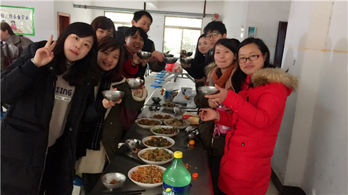 南昌現(xiàn)代外國語學校（象湖校區(qū)） 組織全校教職員工開展辭舊迎新大聚會