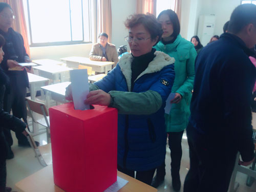 現(xiàn)外象湖校區(qū)認(rèn)真開(kāi)展了2015年度評(píng)優(yōu)評(píng)先活動(dòng)