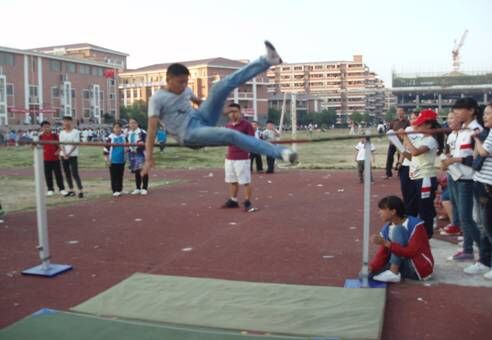 現(xiàn)外象湖校區(qū)第六屆秋季運動會勝利閉幕